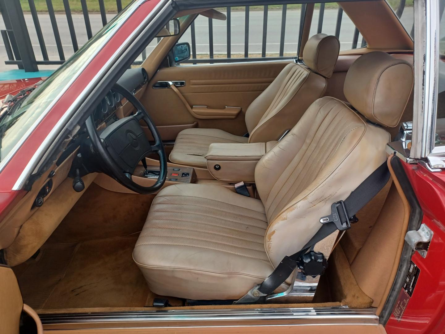 1989 RED /TAN, LEATHER Mercedes-Benz 560 SL coupe (WDBBA48D2KA) with an 5.6L V8 SOHC 16V engine, 4-Speed Automatic transmission, located at 2001 E. Lancaster, Ft. Worth, 76103, (817) 336-7000, 32.746181, -97.301018 - Photo#9